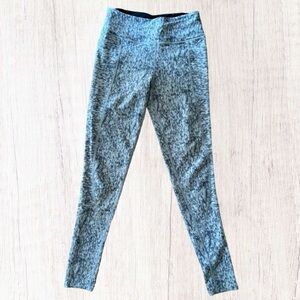 Victoria’s Secret Sport Total Knockout Gray Leggings Tights size Small